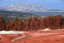 Le terrain de Mangegarri à Gardanne dans les Bouches-du-Rhône, où les "boues rouges" sont stockées p