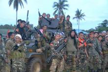 Des rebelles djihadistes du groupe terroriste islamiste Abu Sayyaf, branche Daech.