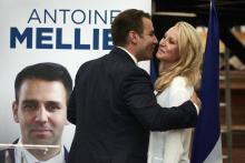 Le candidat du FN dans le Rhône Antoine Mellies salue Marion Maréchal Le Pen venue le soutenir le 2 