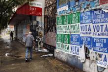 Un mur couvert d'affiches électorales à San Juan (Porto Rico), le 9 juin 2017