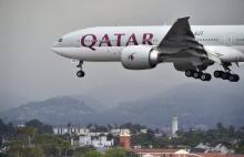 Un appareil de Qatar Airways au-desssus de l'aérport de Los Angeles, le 21 mars 2017. Qatar Airways 