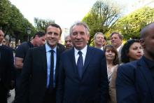 Emmanuel Macron, le candidat d'En Marche! et le président du Modem François Bayrou, à Pau, le 12 avr