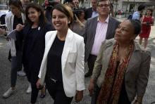 L'ex-ministre de l'Education Najat Vallaud-Belkacem avec la maire de Paris Anne Hidalgo (g) et l'ex-