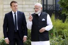 Le Premier ministre indien Narendra Modi (d) et le président français Emmanuel Macron, le 3 juin 201