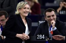 Le numéro deux du Front national Florian Philippot (d) et la présidente du parti Marine Le Pen, le 1