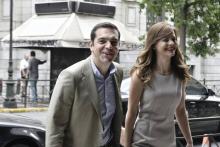 Le Premier ministre grec Alexis Tsipras, tout sourire, en arrivant au ministère du Travail, à Athène