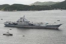 Le porte-avions chinois Liaoning arrive à Hong Kong, le 7 juillet 2017