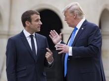 Le président Emmanuel Macron au côté du président américain Donald Trump, aux Invalides à Paris le 1