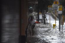 Inondations à Hong Kong à l'approche du typhon Hato, annoncé comme particulièrement violent, le 23 a