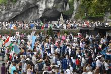 Une patrouille de l'opération "Sentinelle" dans l'enceinte des sanctuaires de Lourdes, le 20 mai 201