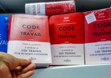 Edition du Code du travail dans une librairie à Lille (Nord), le 22 août 2017