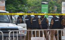 La police patrouille à Ouagadougou, après une attaque terroriste qui a visé un café-restaurant, le 1