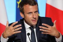 Le président français Emmanuel Macron s'exprime lors d'une réunion avec des dirigeants européens et 