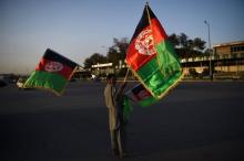 Un vendeur de drapeaux nationaux afghans à Kaboul, le 18 août 2017