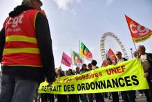 Uen banderole demande le "retrait des ordonnances" lors de la manifestation à Nantes le 12 septembre