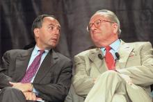 Jean-Marie Le Pen (D), alors président du Front National, le 21 mai 1997 à Marseille avec Bruno Mégr