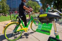 Le vélo en libre-service "sans borne" Limebique à Washington, le 20 septembre 2017