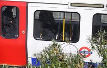 Des policiers dans la rame du métro de Londres où a eu lieu un attentat, le 15 septembre 2017