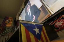 Le discours du président catalan Carles Puigdemont retransmis dans un bar à Barcelone, le 4 octobre 