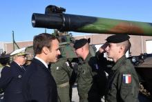 Emmanuel Macron s'entretient avec des militaires à Tapa en Estonie le 29 septembre 2017