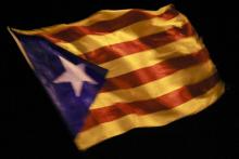 Le drapeau catalan près du Parlement à Barcelone, le 26 octobre 2017