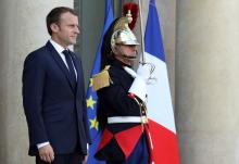 Emmanuel Macron sur le perron de l'Élysée, le 16 octobre 2017