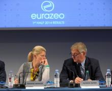 Patrick Sayer, dirigeant d'Eurazeo, et Virginie Morgon, directrice générale, lors d'une conférence d