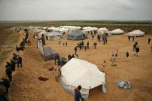 Un camp de tentes installé par des Palestiniens à l'est de Jabalia, près de la frontière entre Israël et la bande de Gaza, le 30 mars 2018