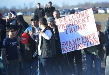 Des supporters accueillent le président Trump pour son meeting dans le Michigan samedi 28 avril