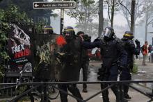 Des CRS déployés lors de la manifestation du 1er mai 2018 à Paris