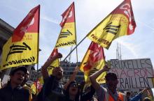 Des cheminots CGT manifestant contre la réforme de la SNCF le 9 avril 2018 à Paris