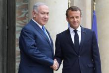 Le Premier ministre israélien Benjamin Netanyahu (G) et le Président français Emmanuel Macron lors d'une conférence de presse à Paris le 10 décembre 2017