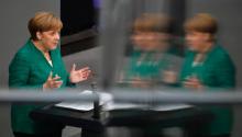 La chancelière allemande Angela Merkel prononce un discours au Bundestag, le 28 juin 2018 à Berlin