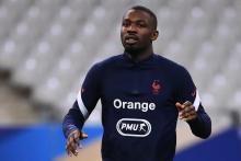 L'attaquant français Marcus Thuram s'échauffe avant le match amical entre la France et la Finlande,