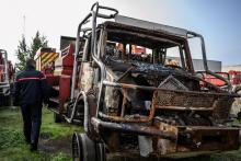 Le capitaine des pompiers Etienne Barthelemy au centre de réparation du service départemental d