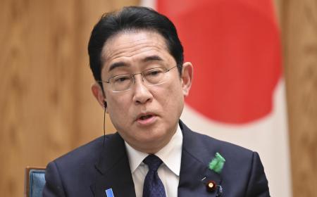 Le Premier ministre japonais Fumio Kishida lors d'un entretien avec plusieurs médias étrangers dont